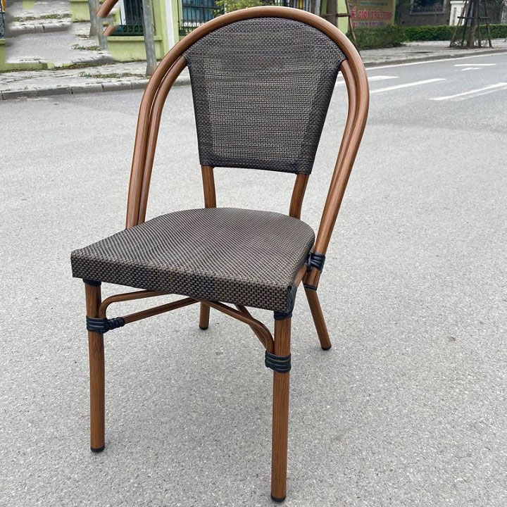 1657795723 ban ghe cafe ngoai troi 1