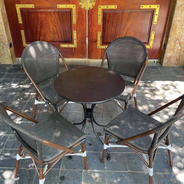 ban ghe cafe nhom duc nhap khau