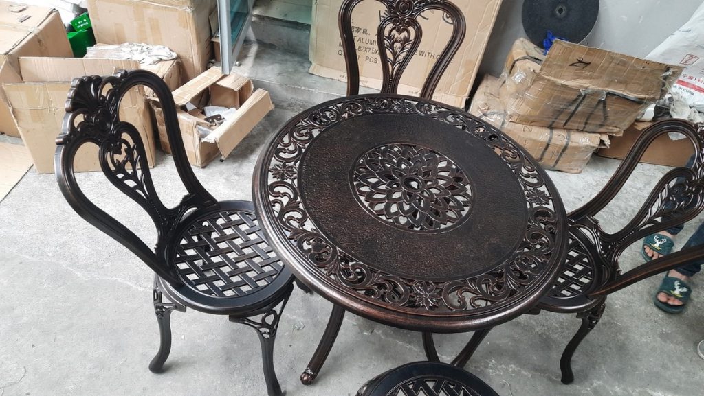 ban ghe ngoai troi 1